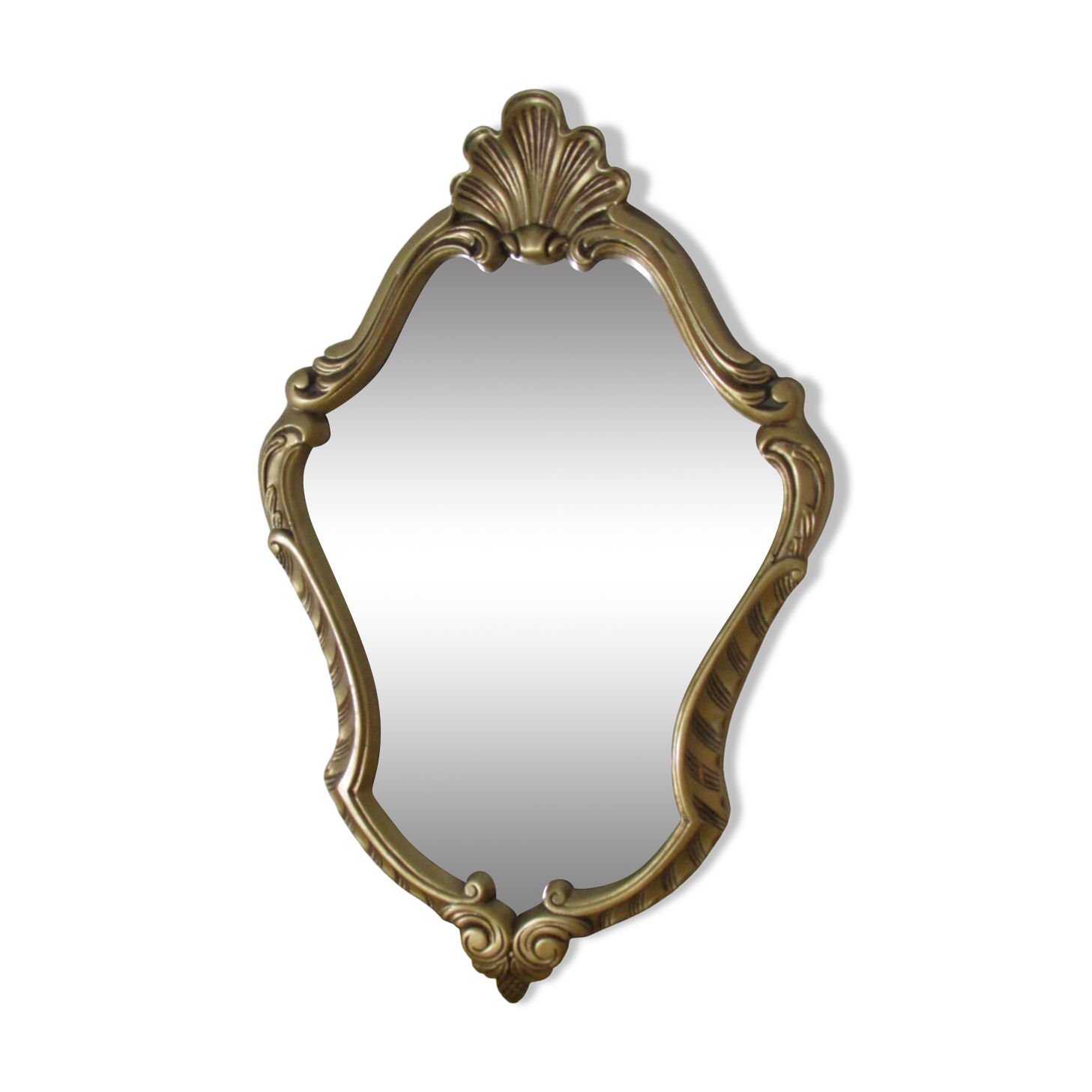 Small violin mirror in gilded resin