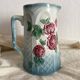 Pichet en barbotine art nouveau roses