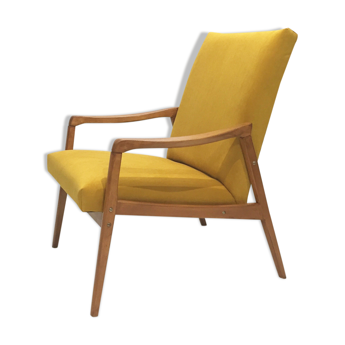 Fauteuil des années 60 retapissé velours moutarde