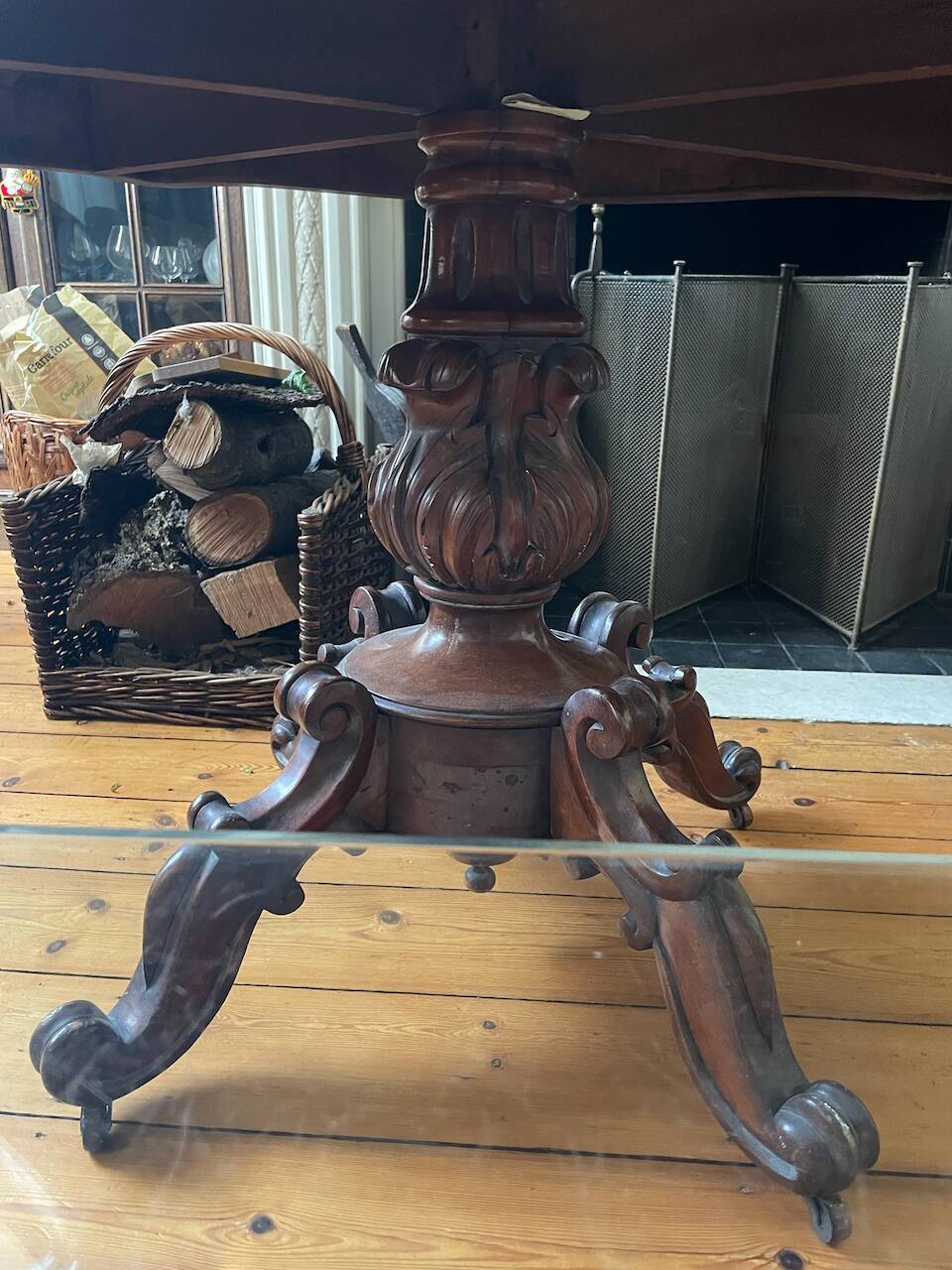 Violin table