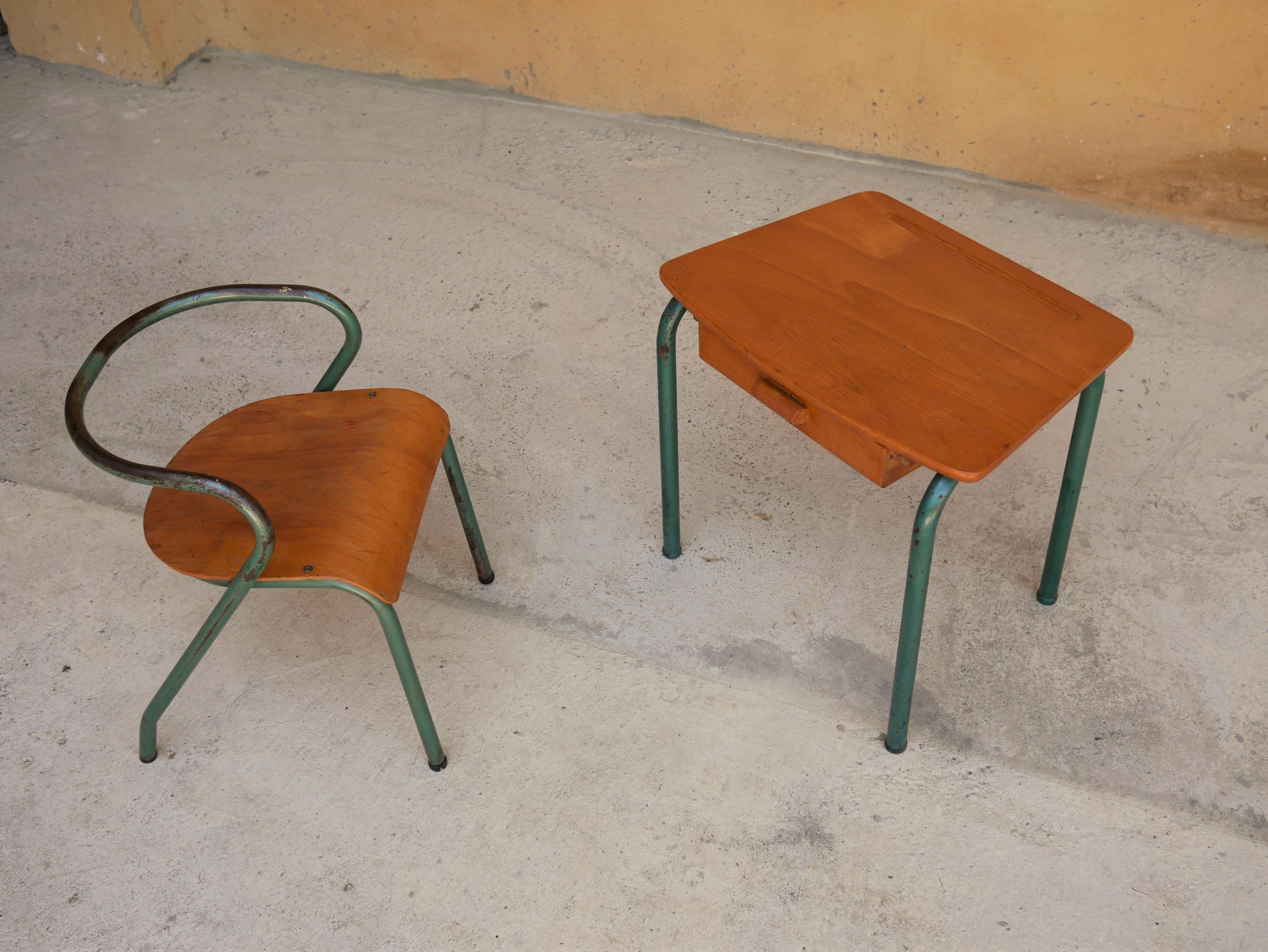 Desk and children's chair by Jacques Hitier for Mullca editions
