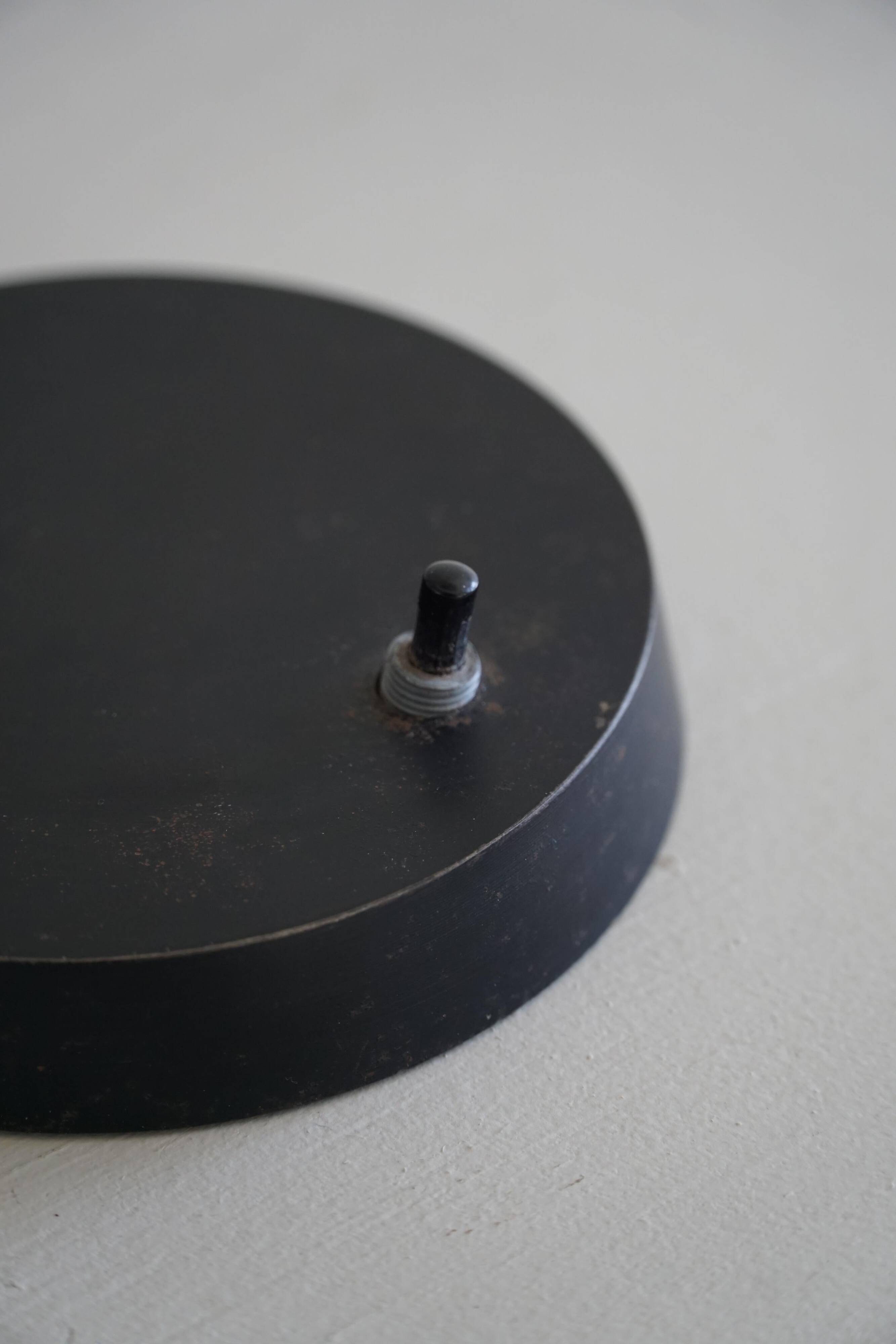 Modern adjustable Danish table lamp in metal, made by Louis Poulsen, 1950s.