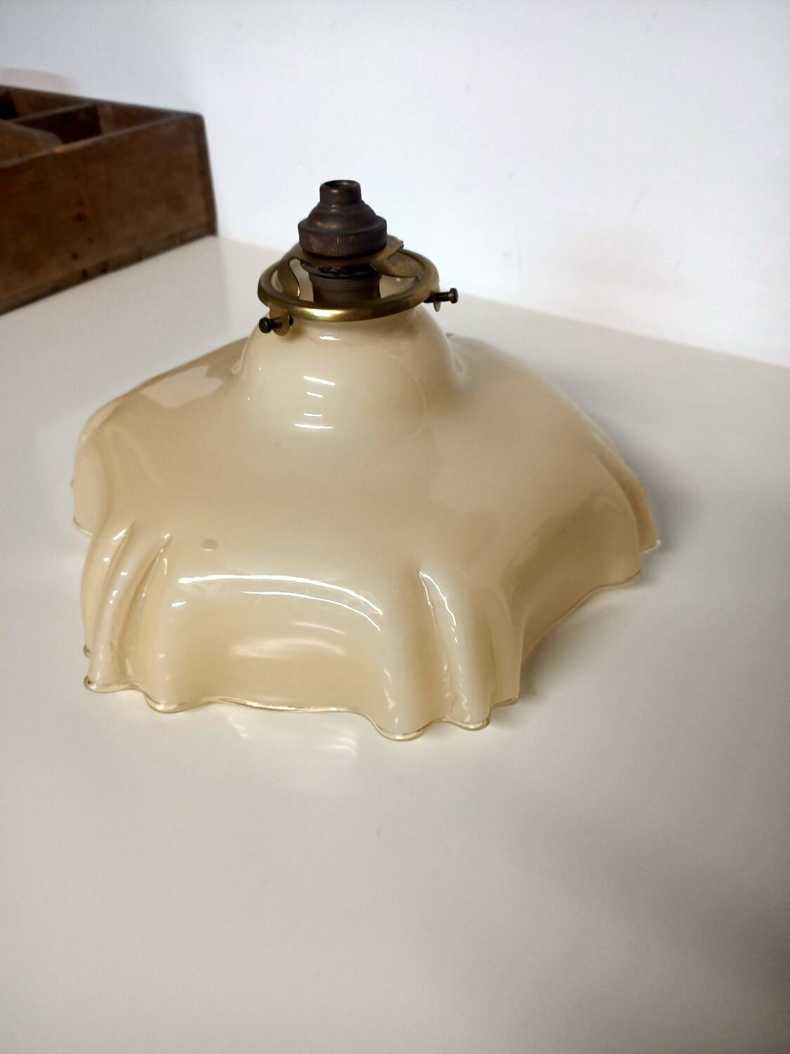 Beige opaline ceiling light in uraline