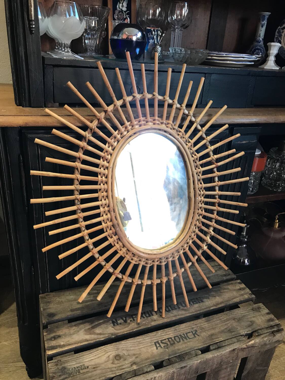 Miroir ovale vintage en rotin