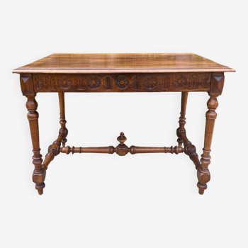 Petite table à écrire en noyer de style Louis XIII