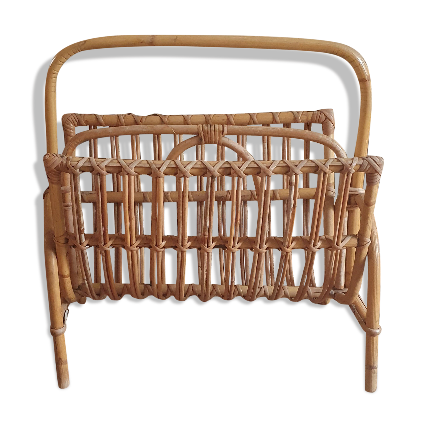 Porte revue en rotin
