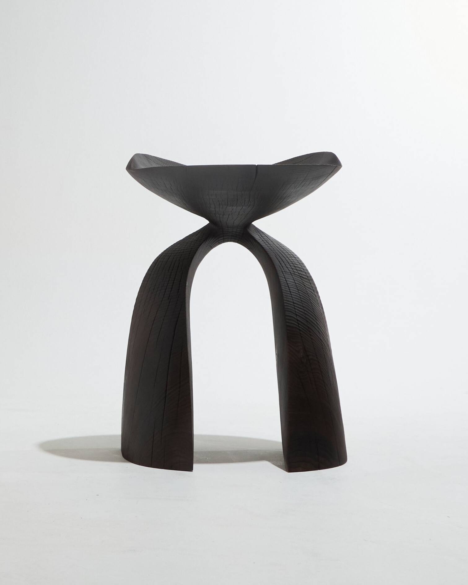 Guéridon Agalychmis en bois noir