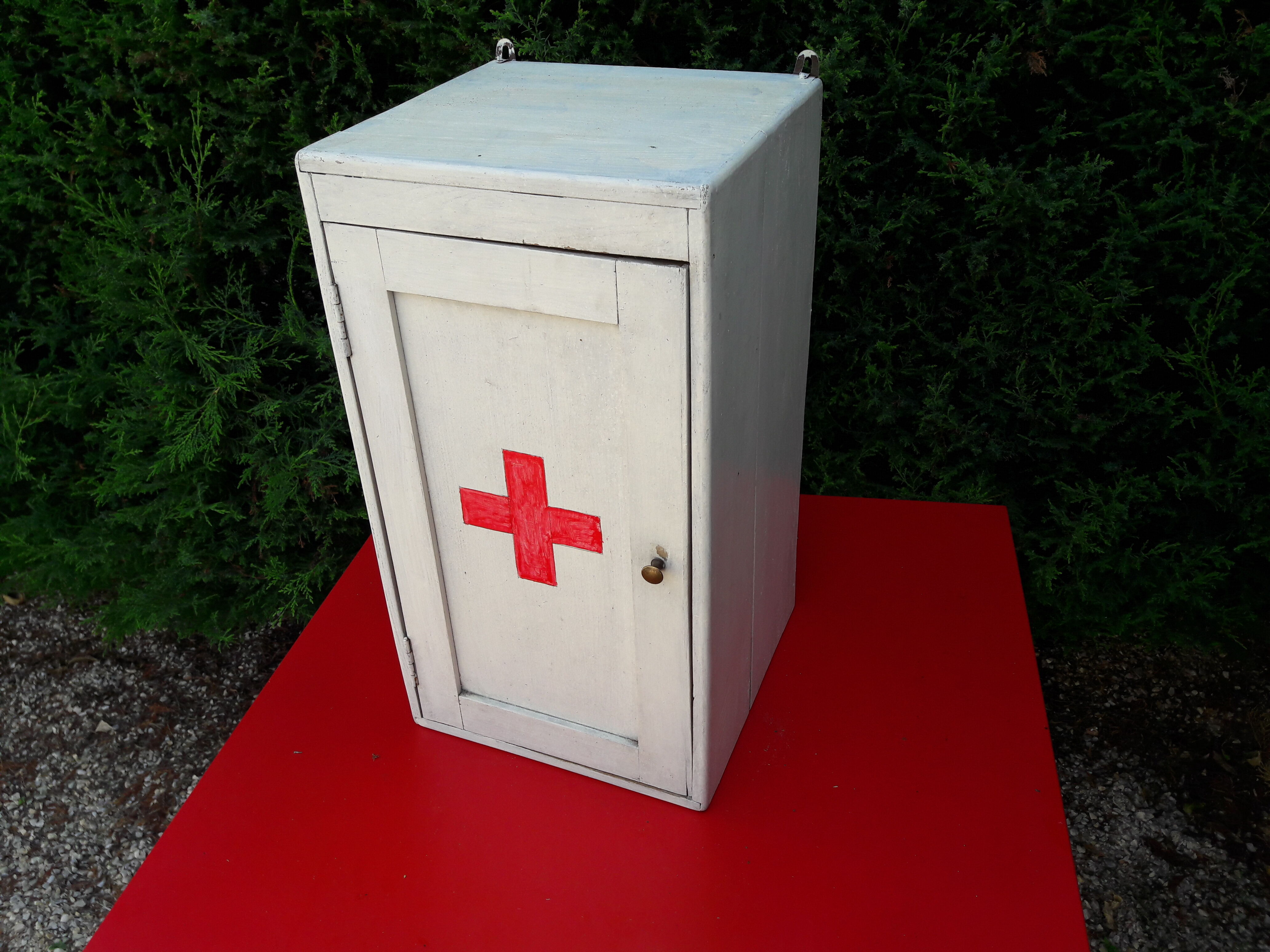 Armoire a pharmacie en bois