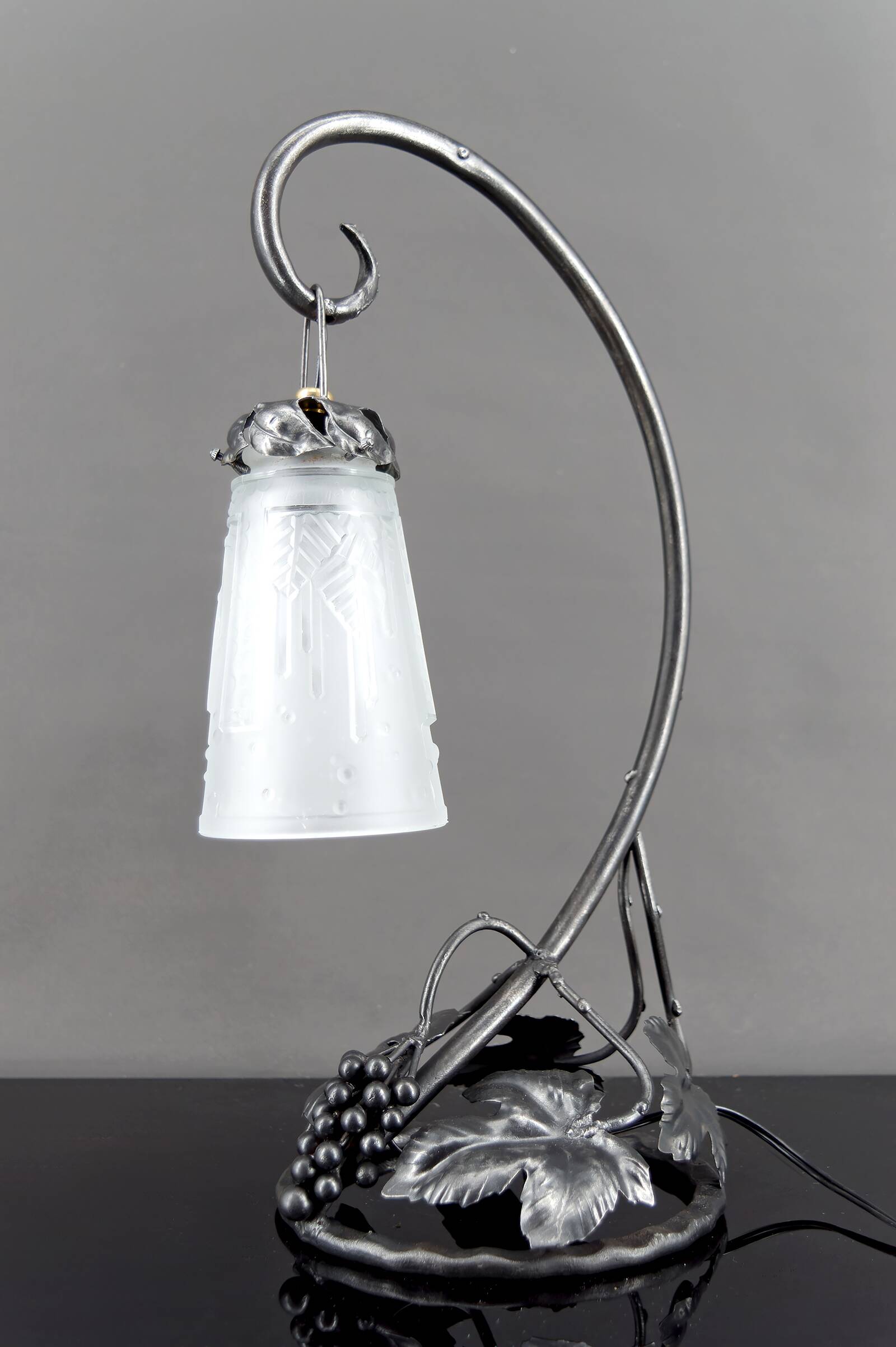 Wrought Iron Lamp, "Vine", Muller Frères Lunéville, Art Deco, c. 1930