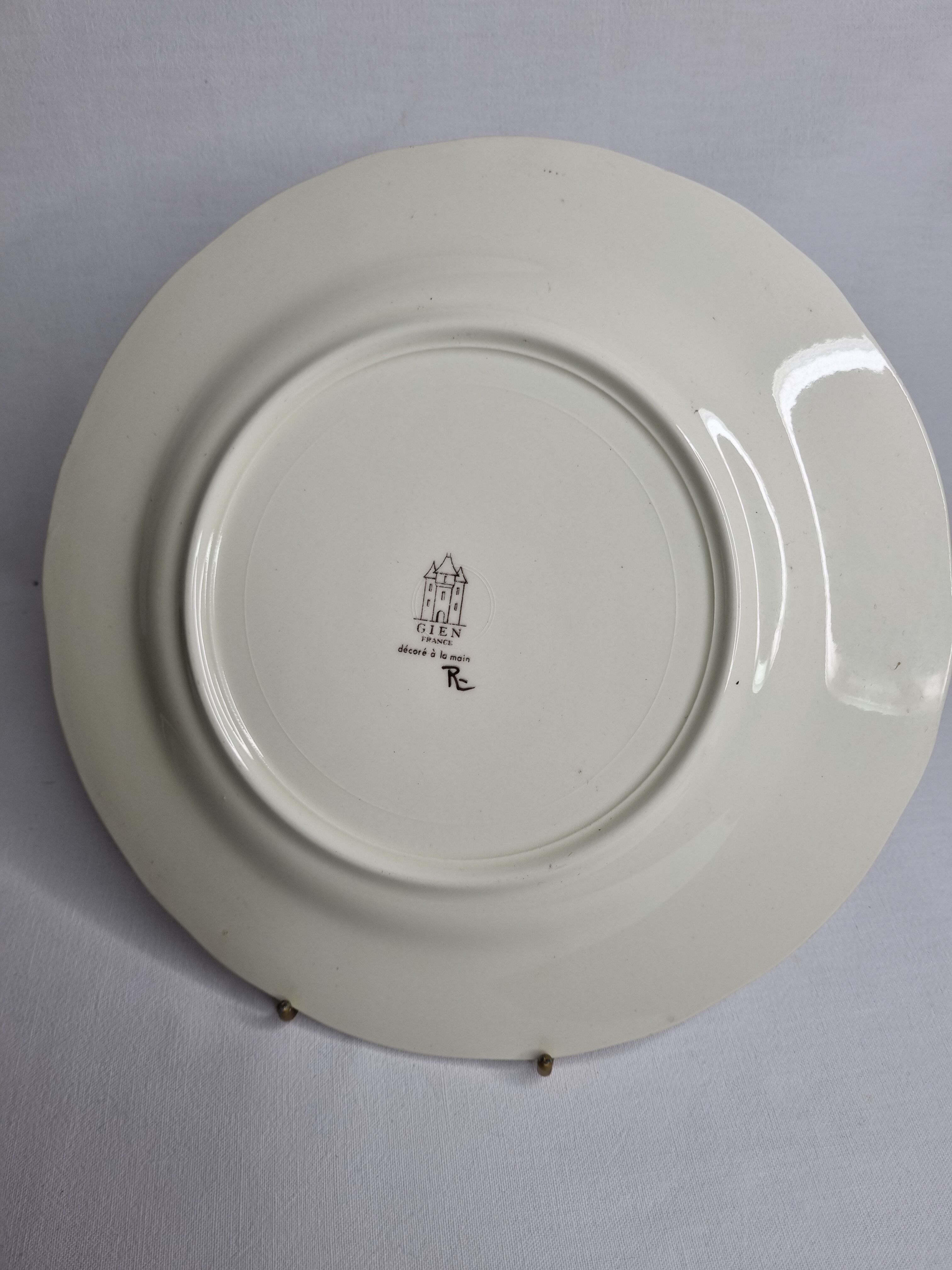 Plate in gien earthenware model rambouillet "couple of pheasants" signed in the décor, 26 cm