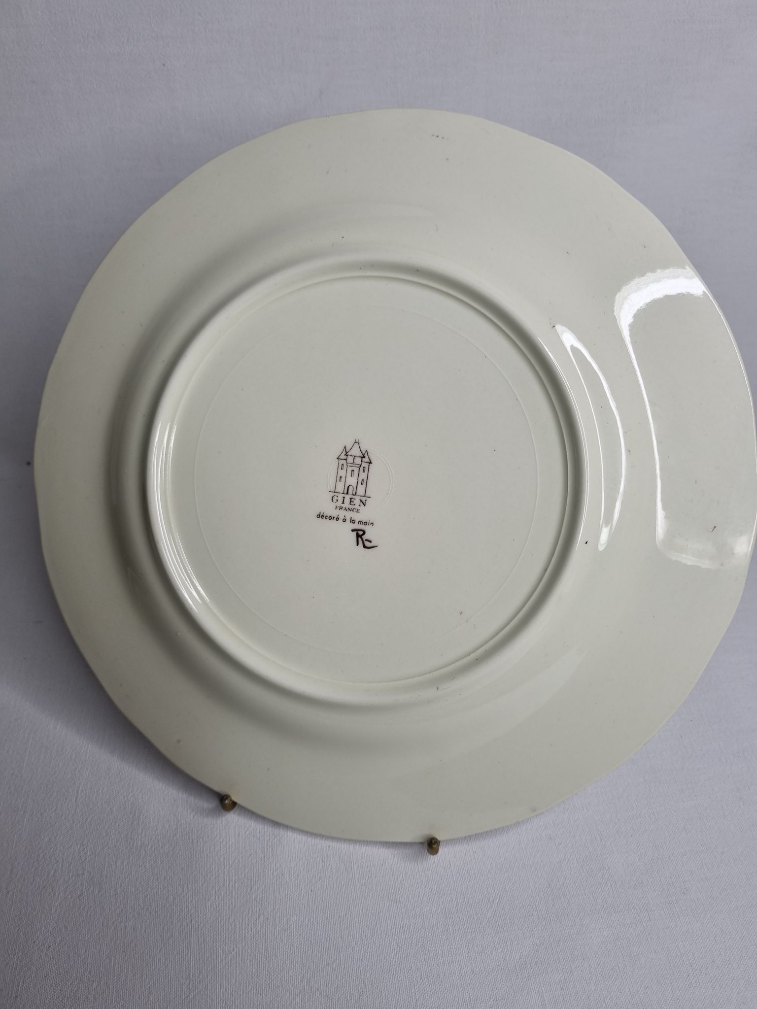 Plate in gien earthenware model rambouillet "couple of pheasants" signed in the décor, 26 cm