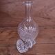 Cut glass wine carafe with its stopper, 24cm.