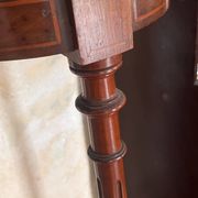 Side table / Pedestal table