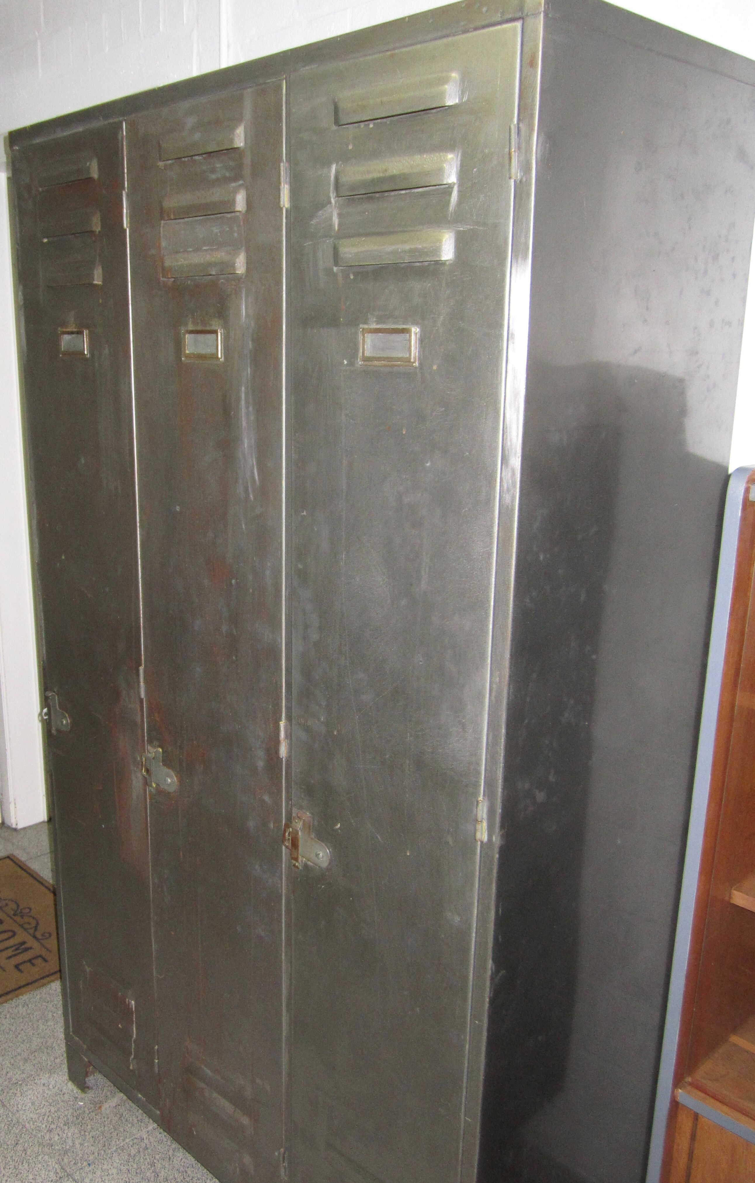 Dressing Cabinet metal