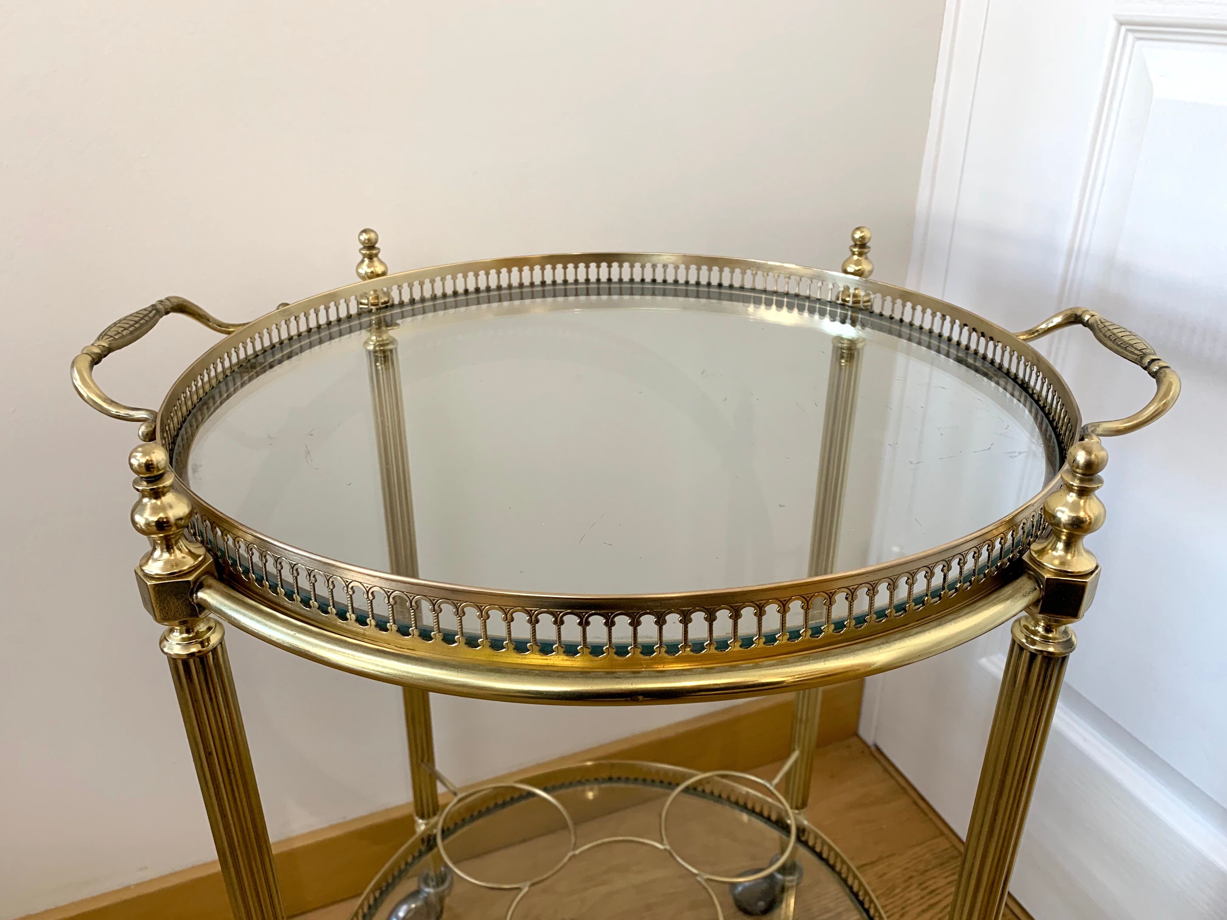 Desserte ronde en laiton et verre 1950