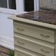Commode asymétrique art déco – Marbre & vert crème