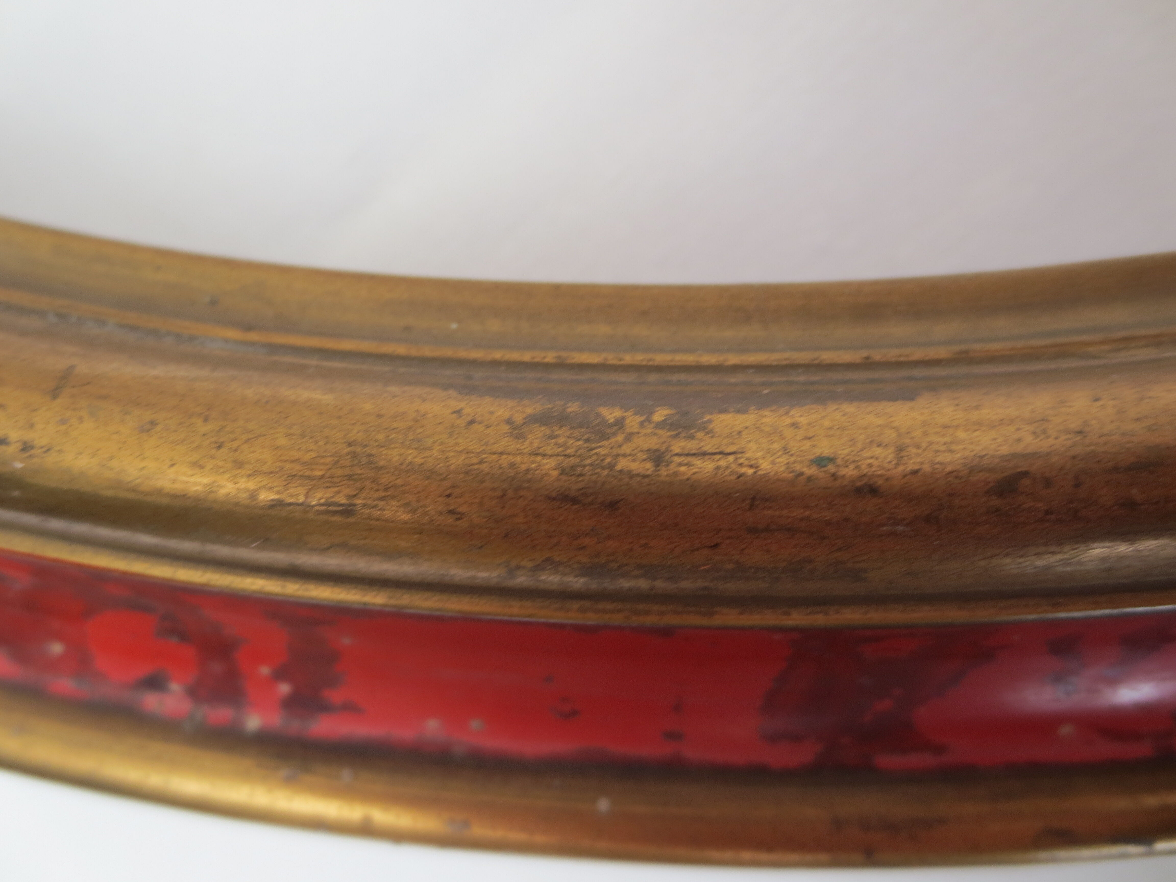 Old oval wooden frame, featuring 8 stucco roses