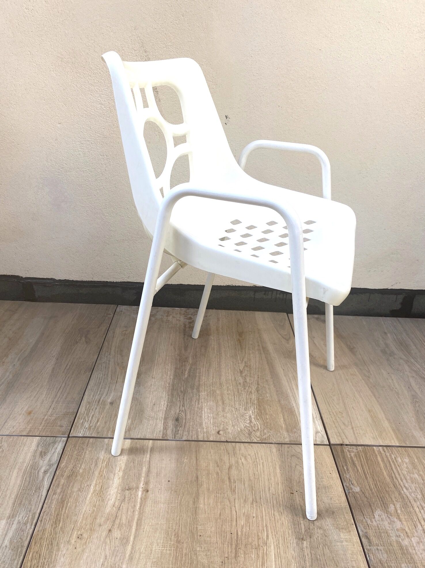 Lot de 4 fauteuils empilables années 60-70 en métal et plastique jardin
