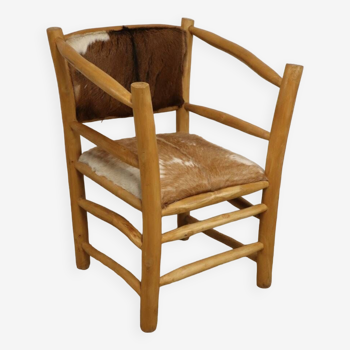Rustic armchair in wood and cowhide