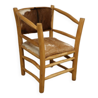 Rustic armchair in wood and cowhide