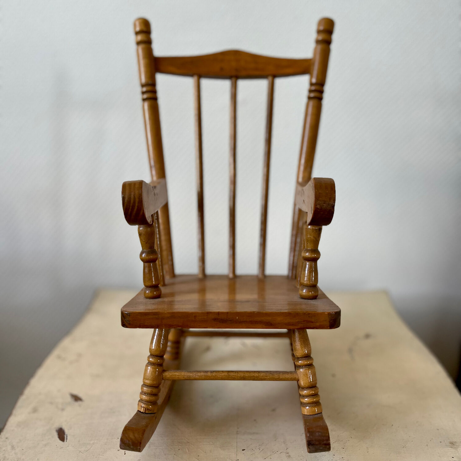 Grande chaise à bascule en bois jouet enfant vintage