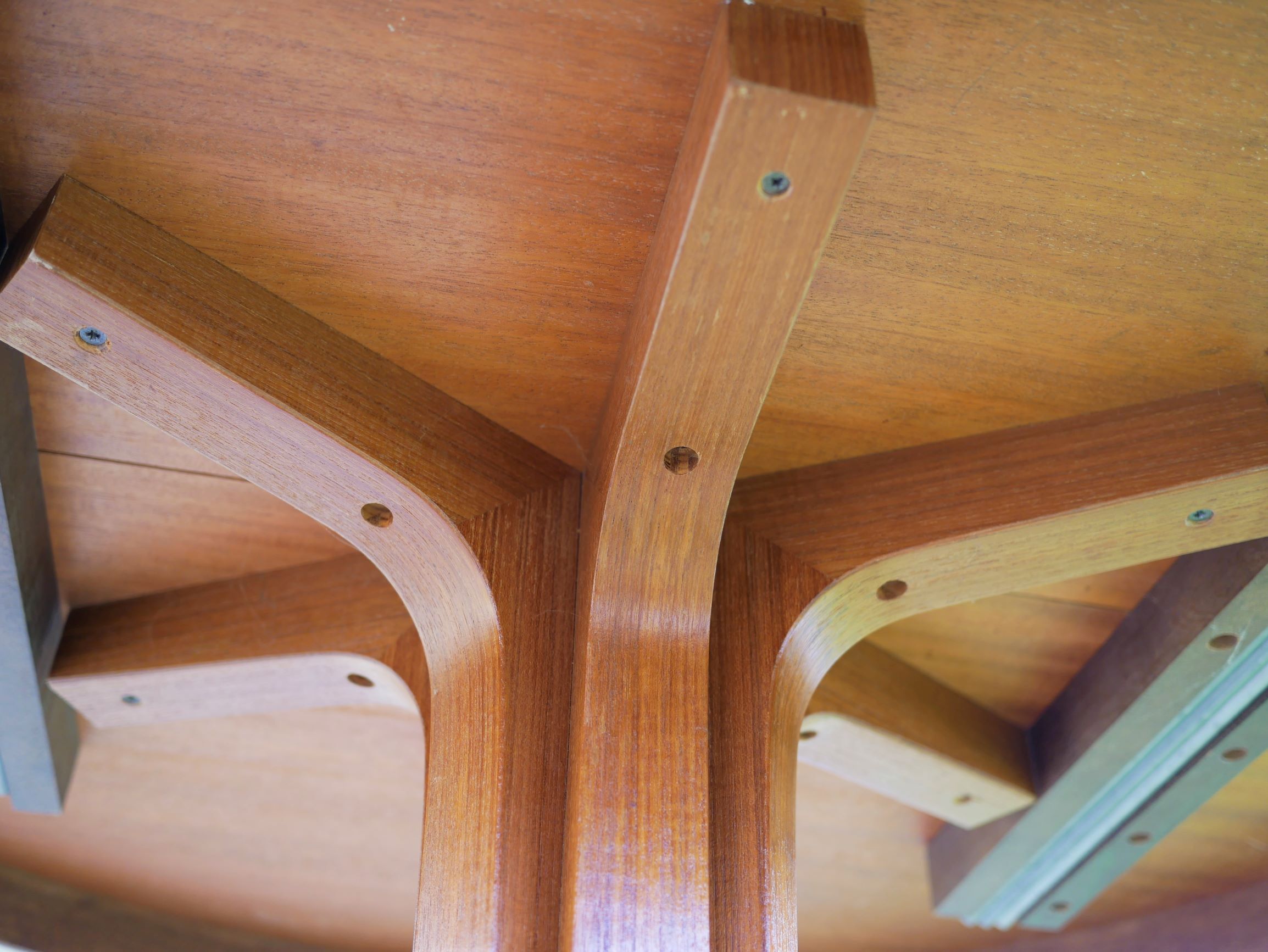 Dining round vintage with extensions