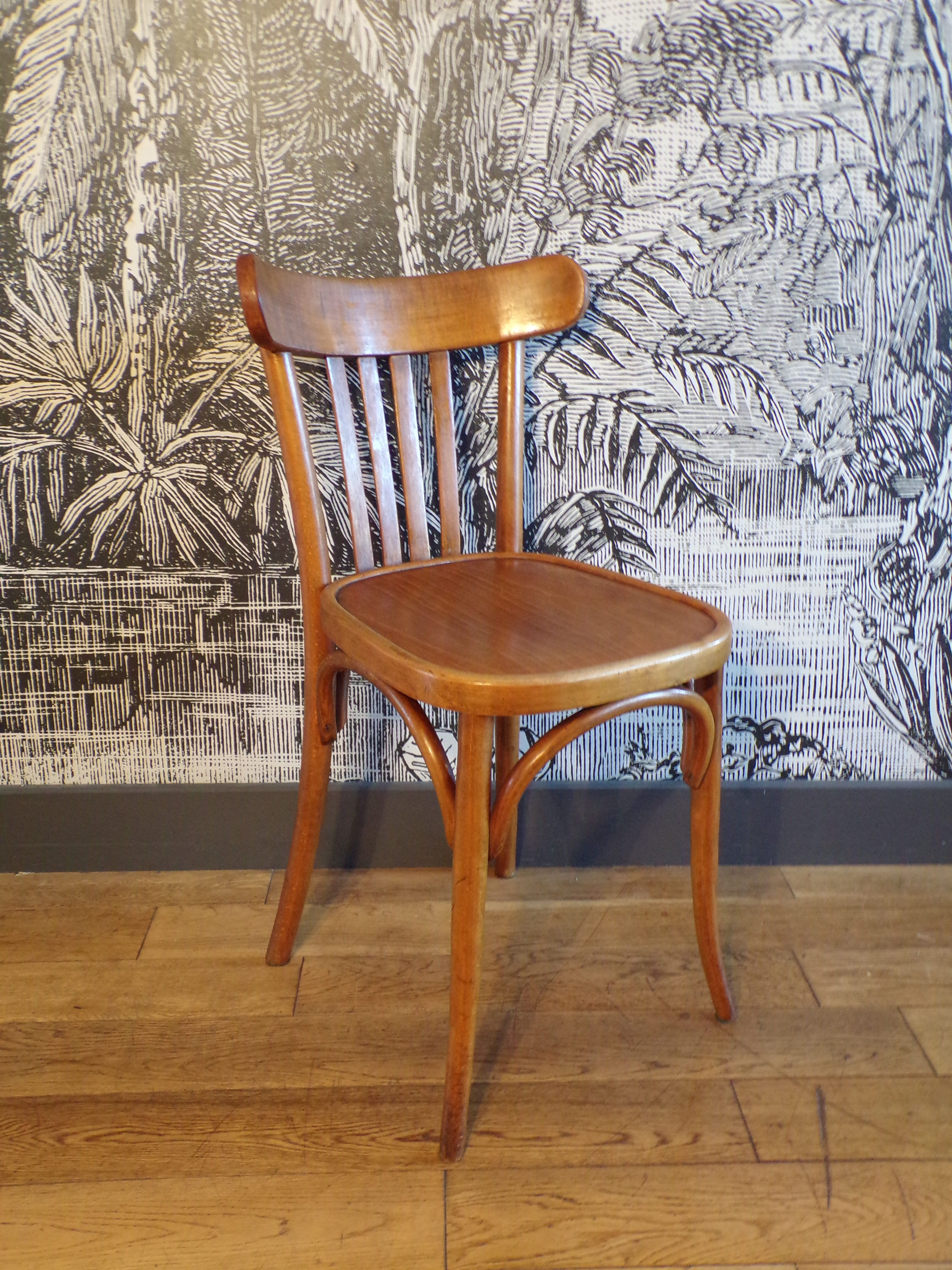 Vintage bistro chair in curved wood