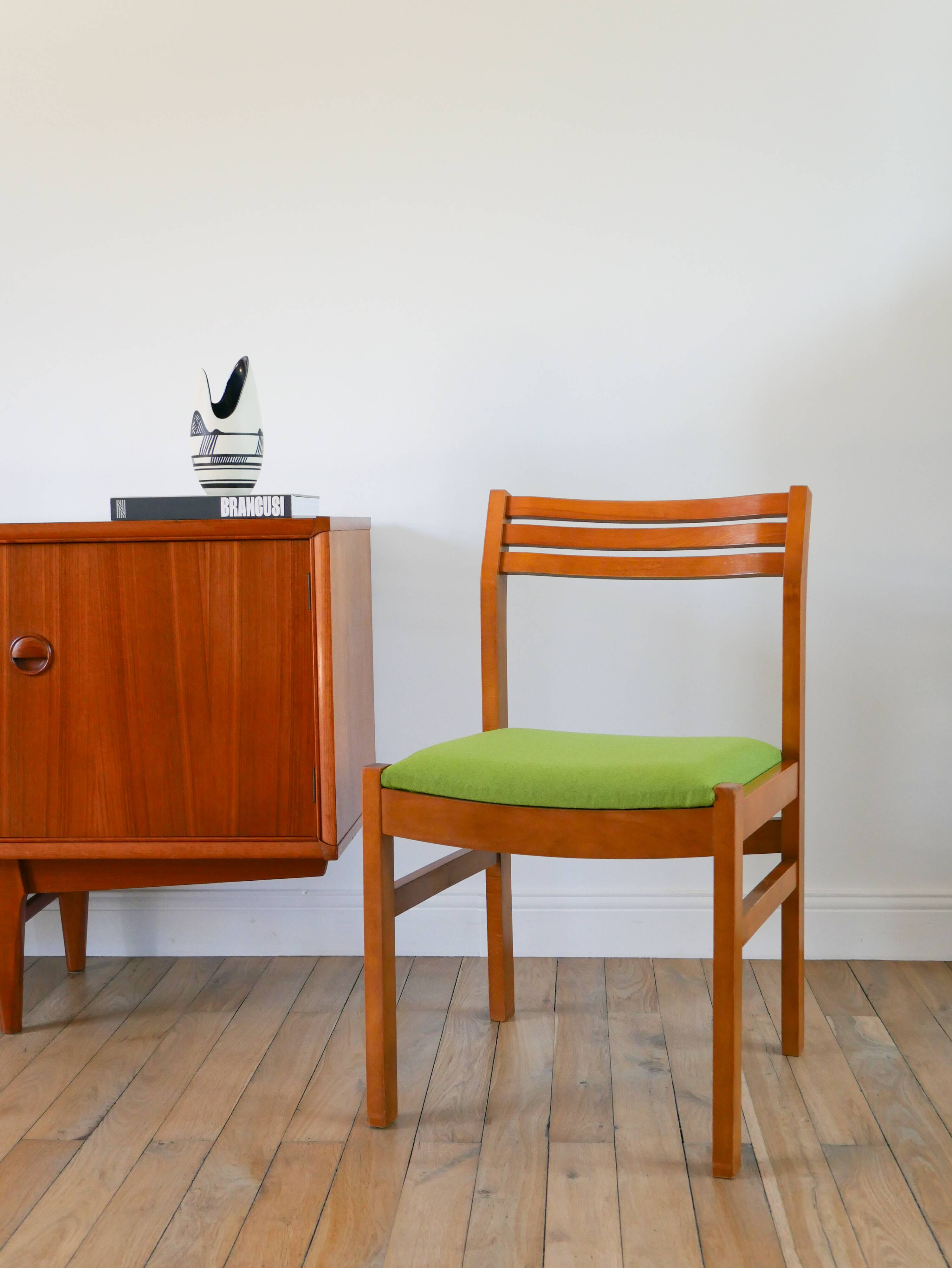 Set of 4 Scandinavian beech wood chairs, green wool, 1960.
