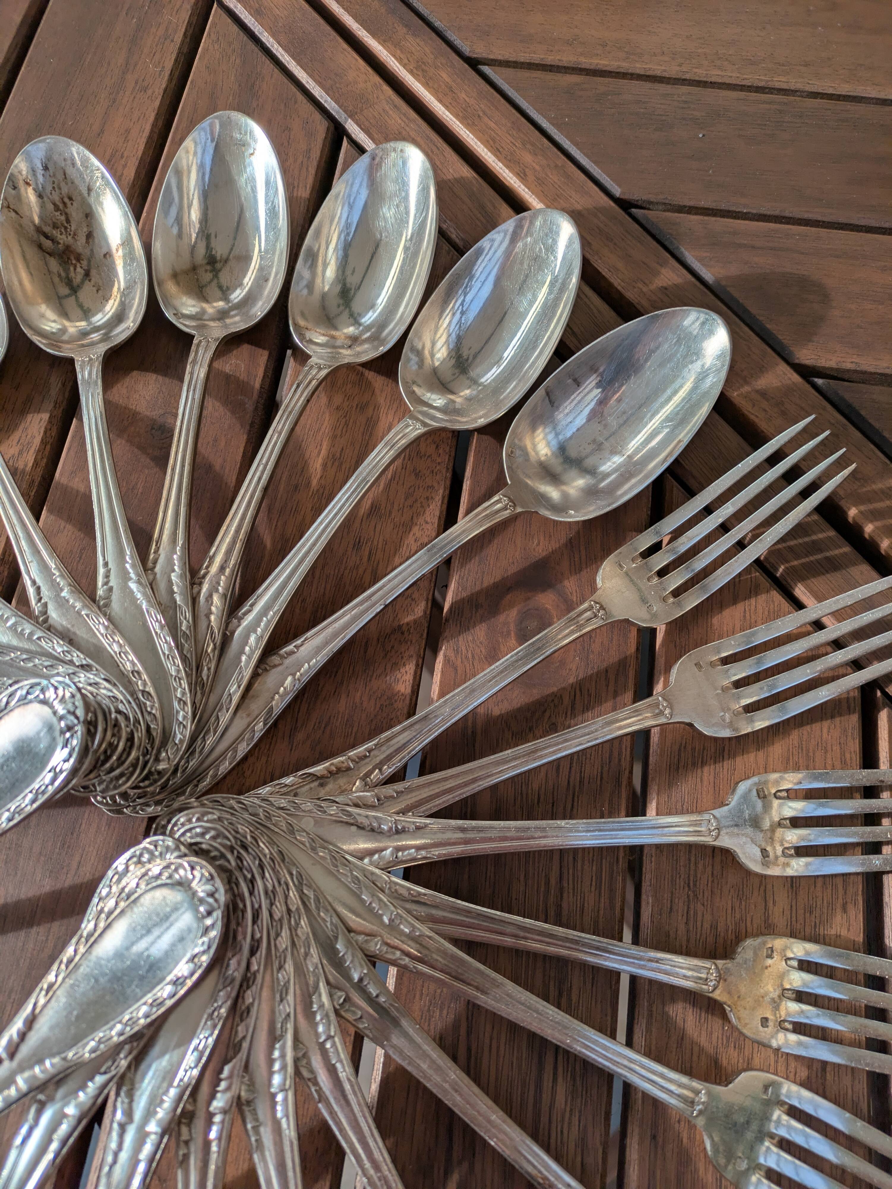 Set of 12 silver plated forks and 12 spoons 84g