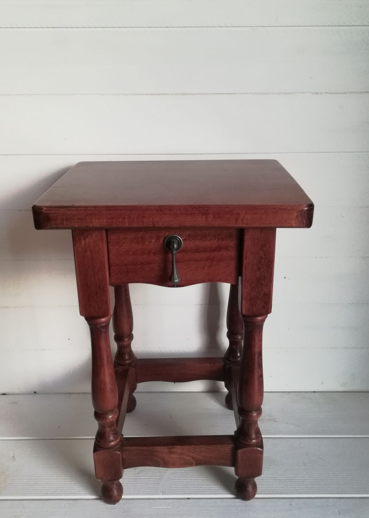 Bedside table / Plant holder