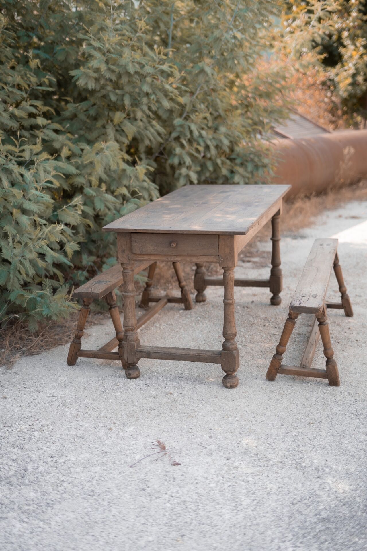 Table and benches set