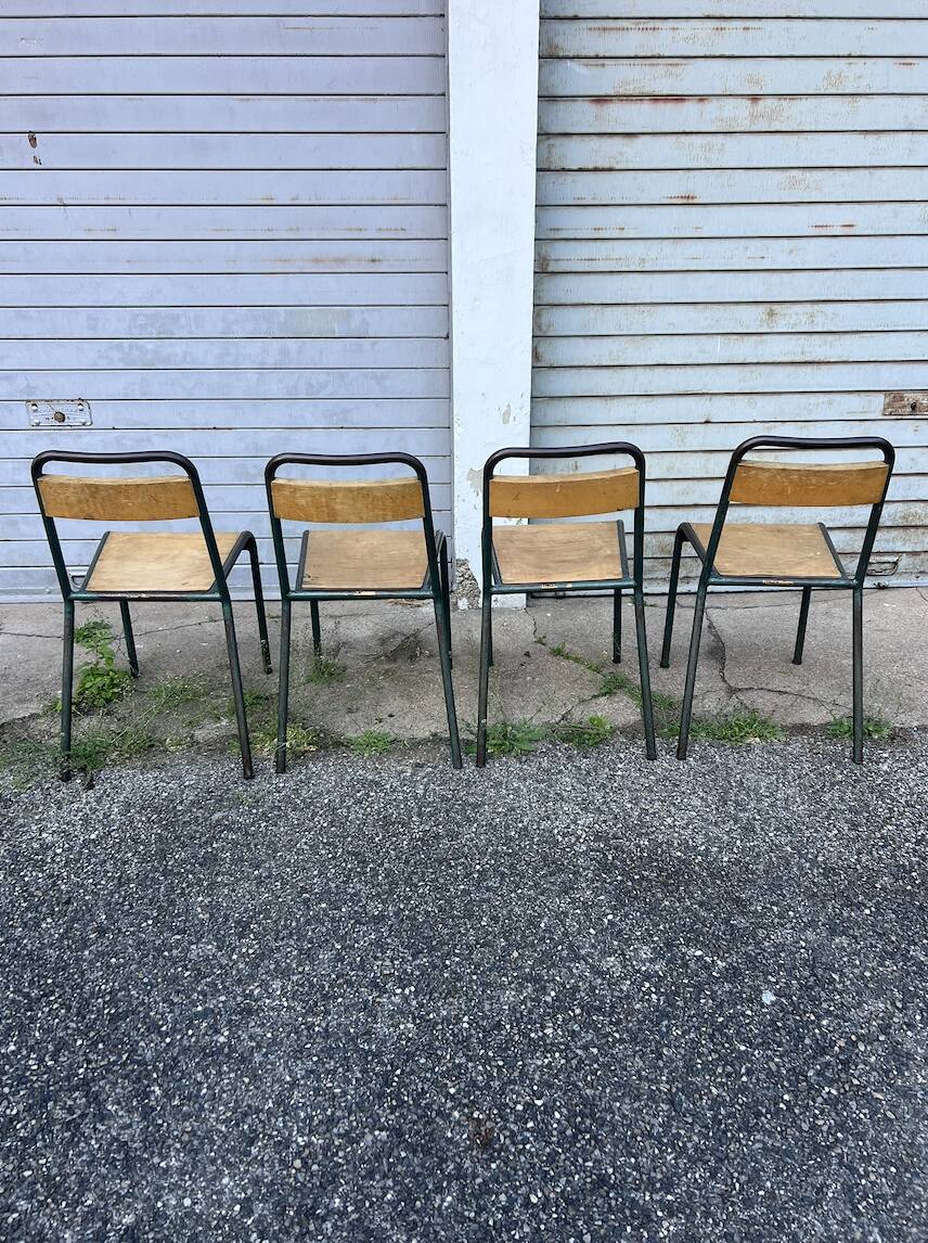 (Lot) 26 old school/bistro chairs Stella