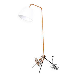 Lampadaire avec porte - revues