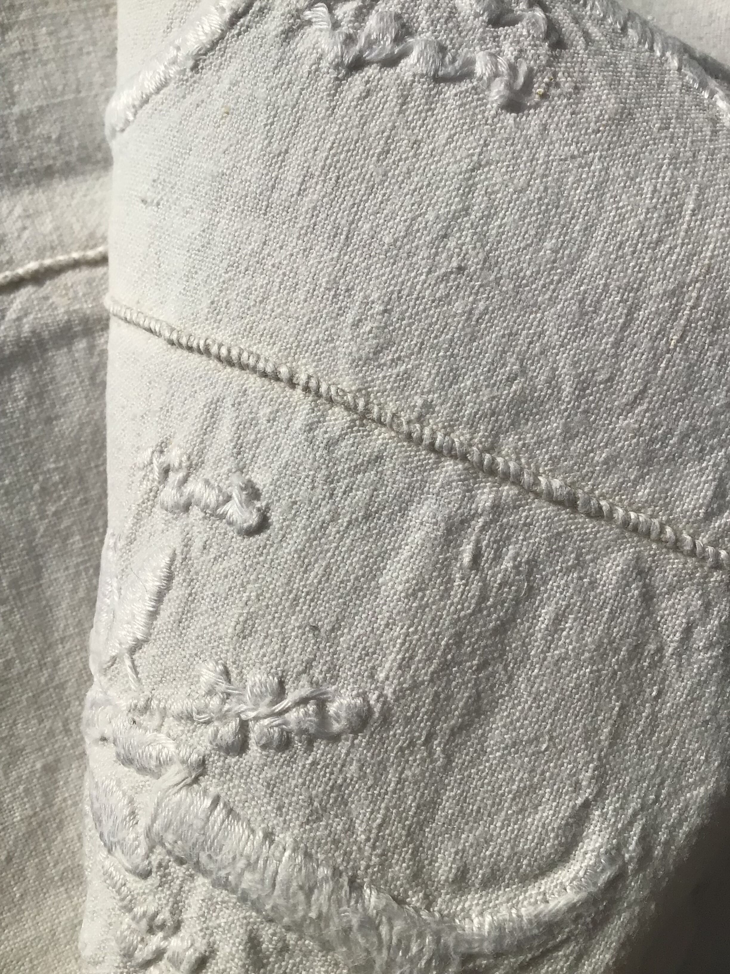 Embroidered sheet PM scalloped edge triple day central seam