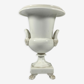 Medici style vase in white Paris porcelain from the late 19th century
