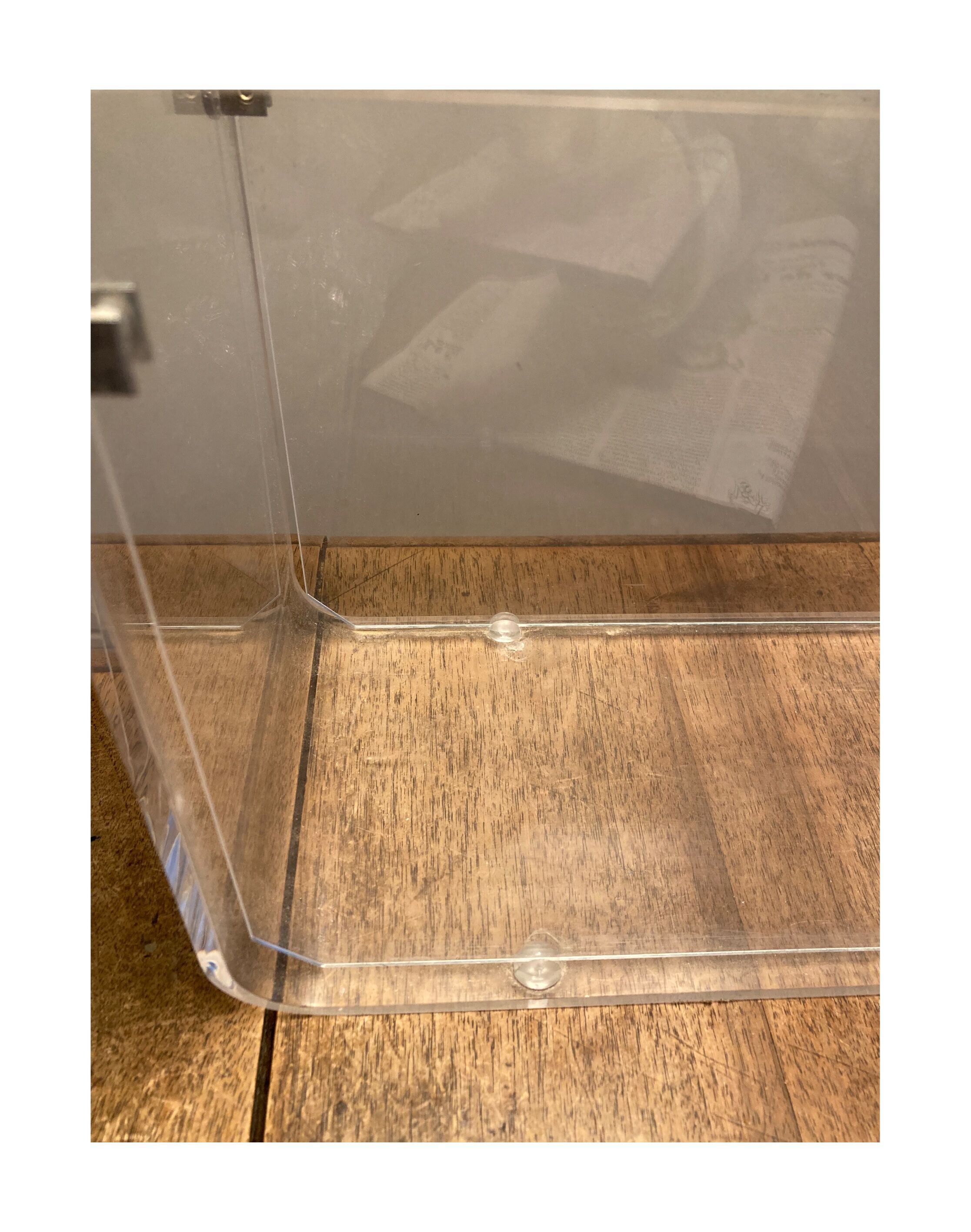 Plexi magazine holder