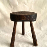 Tabouret tipode brutaliste en bois sculpté