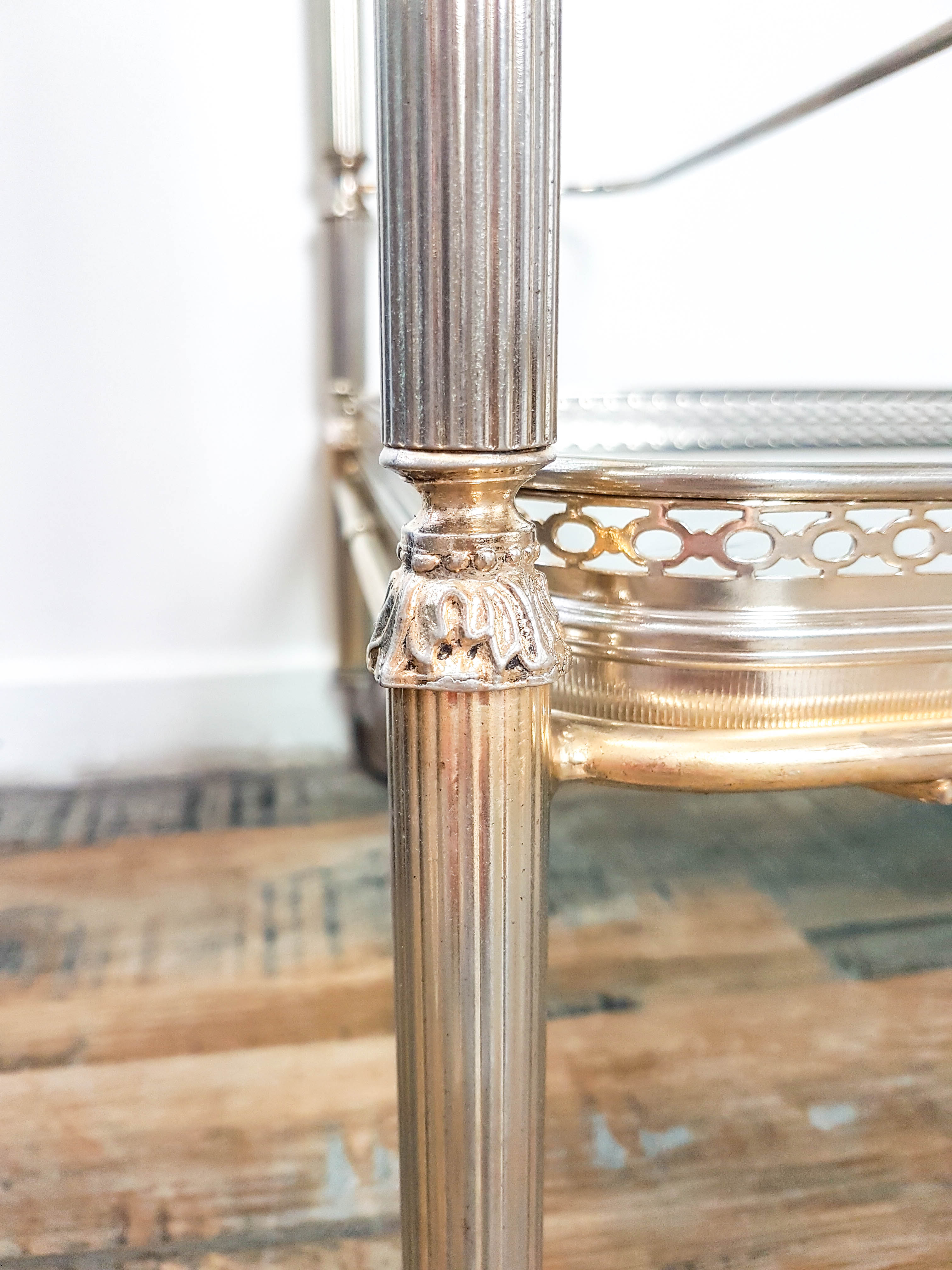 Golden neoclassical dessert