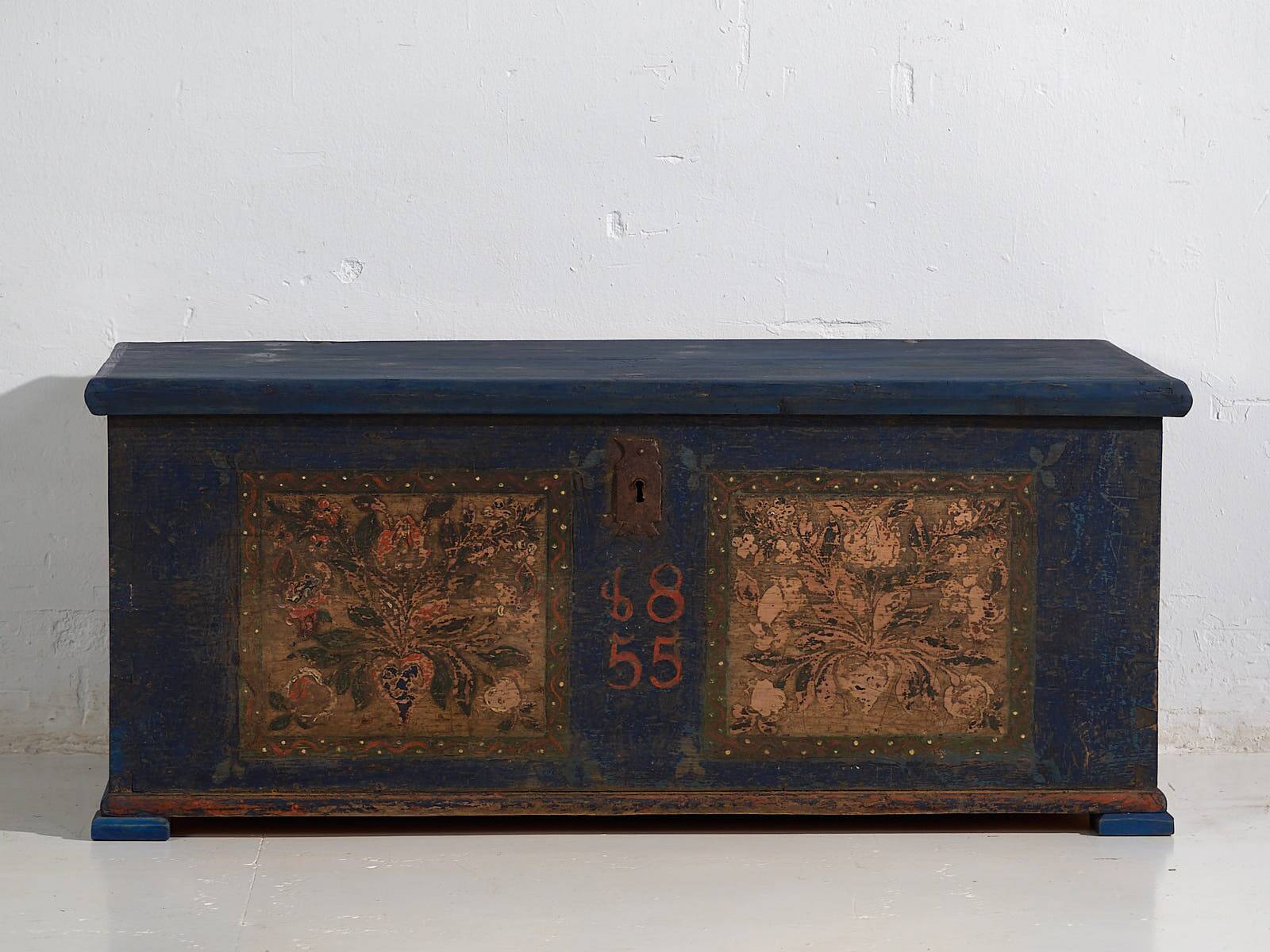 Antique navy blue bridal trunk (1855)