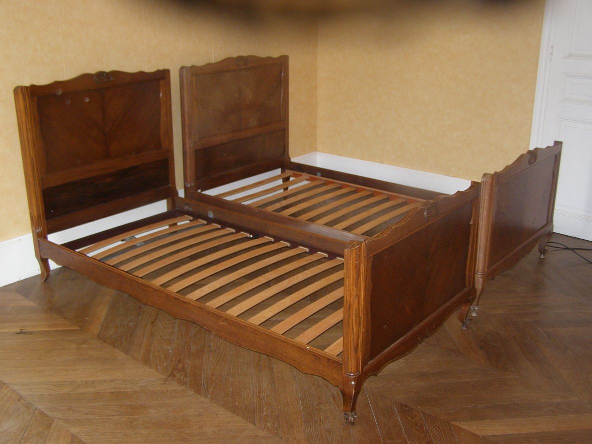 2 twin beds in solid wood in 90 with their slatted box spring