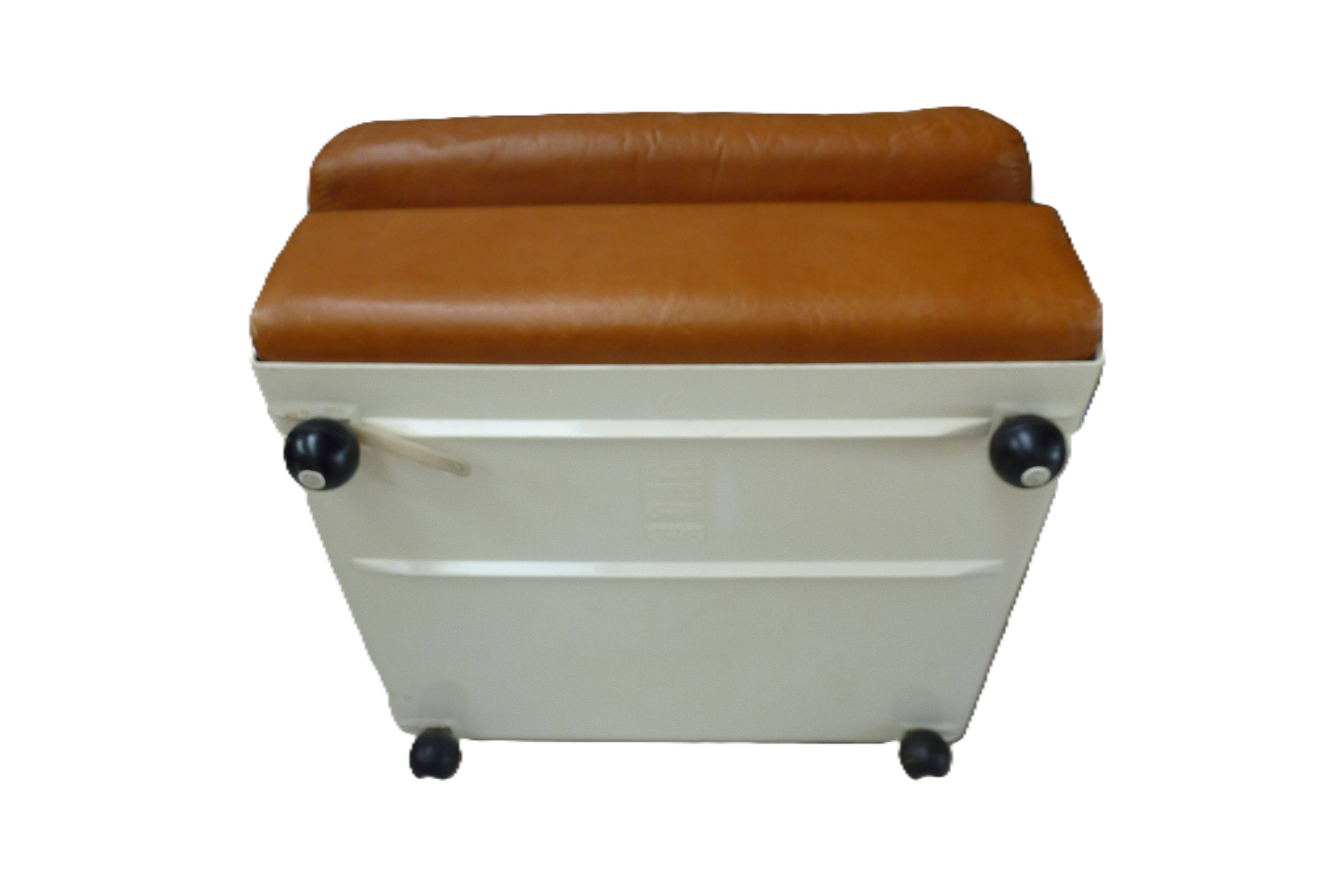 Amanta leather armchair produced by B&B, Italy, in 1973. White shell.