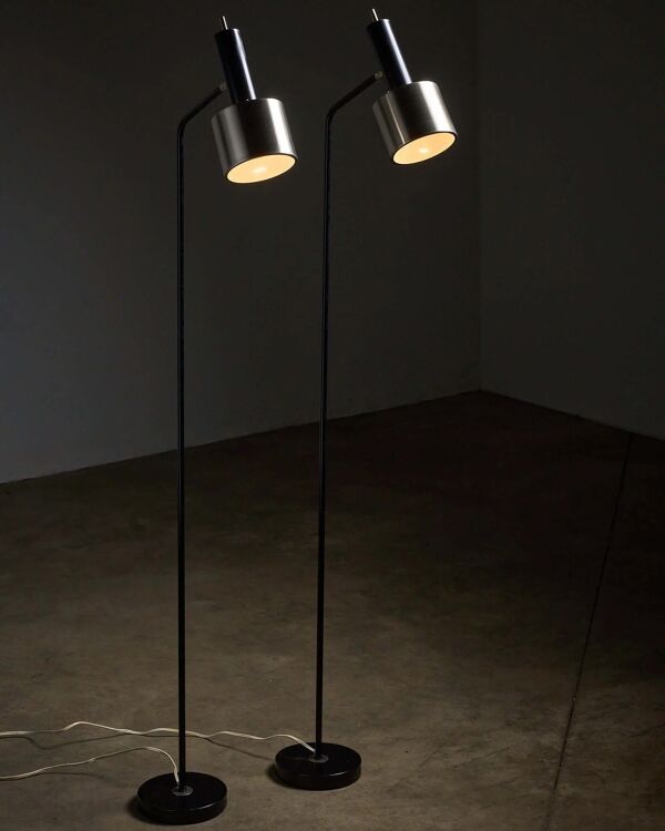 Paire de lampadaires en métal noir avec abat-jour en aluminium brossé, années 1970