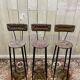Suite de 3 tabourets de bar en acier et paillés