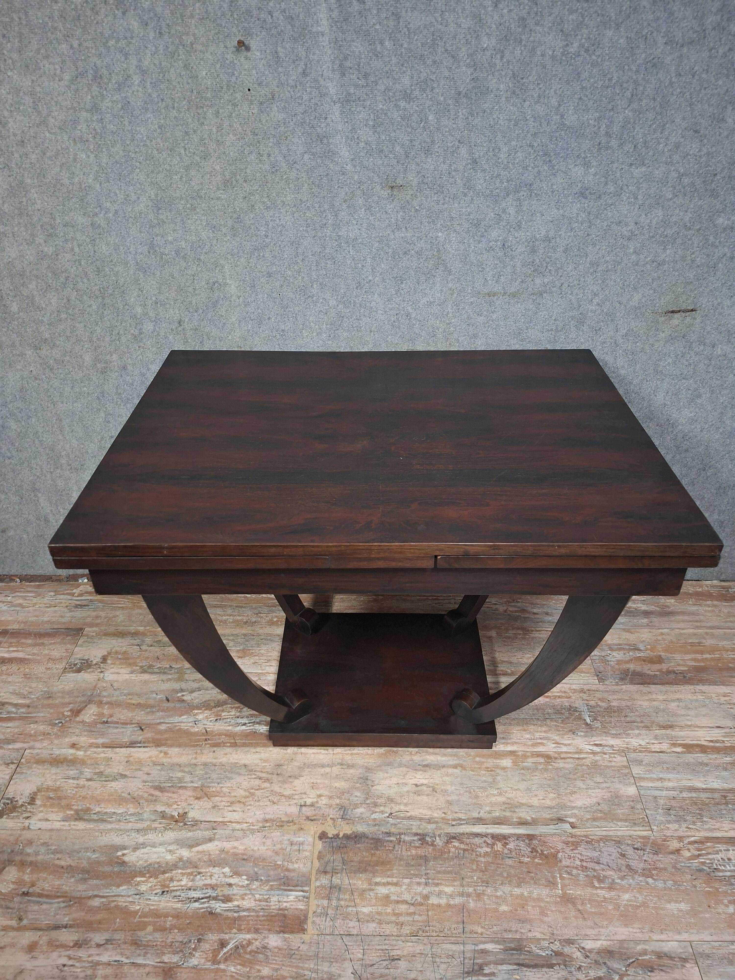 Art Deco dining table in rosewood, work from the 1930s.