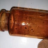 Flacon à pharmacie ambré en verre bullé ancien