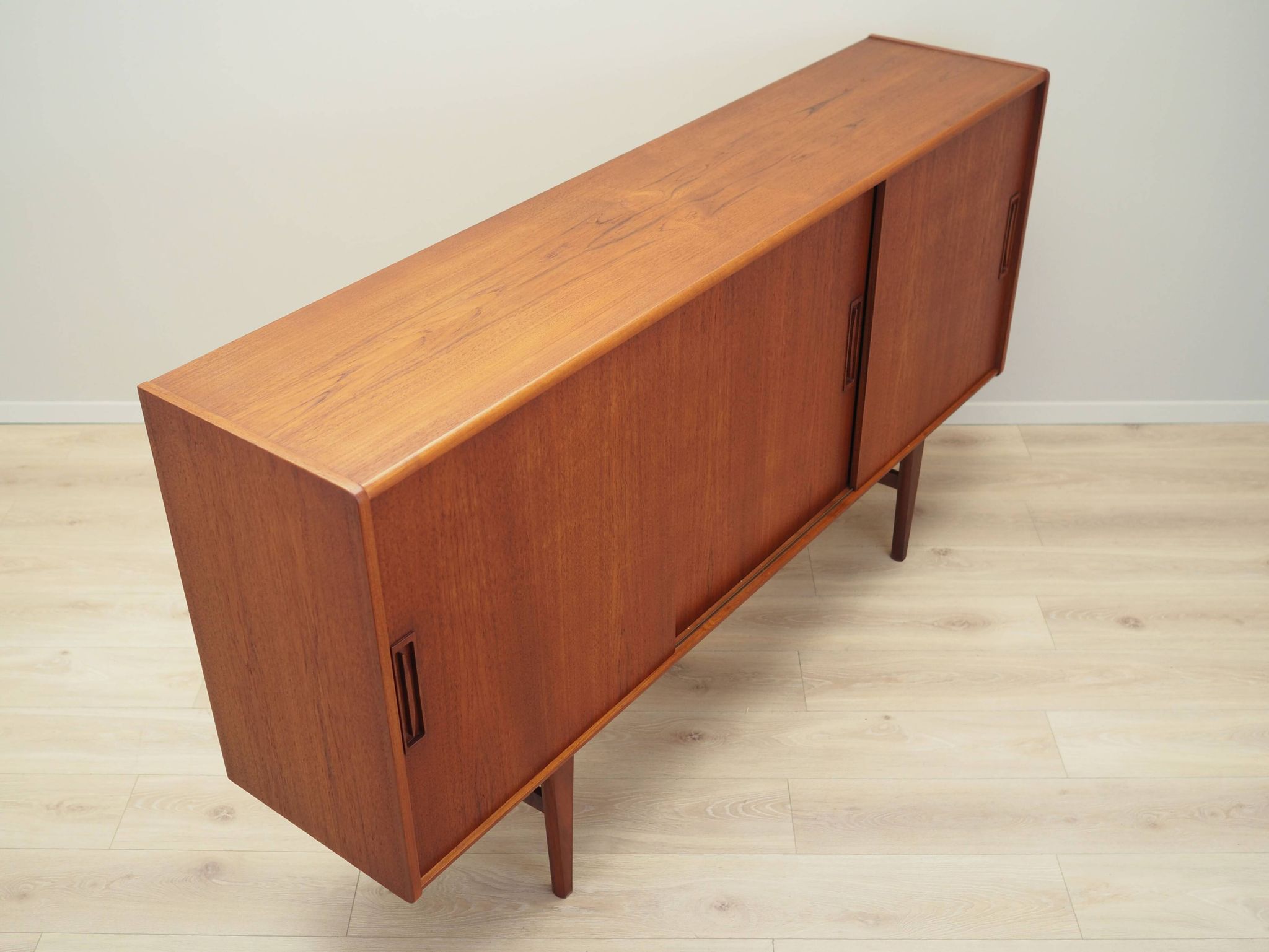 Enfilade en teck, design danois, années 1960, production : Danemark