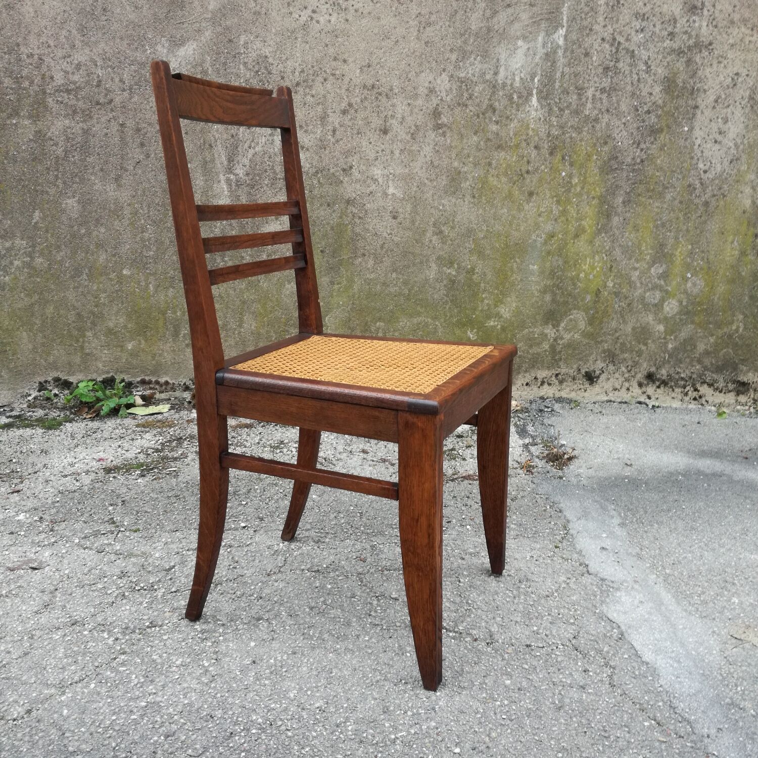 Living room chair with canning seat