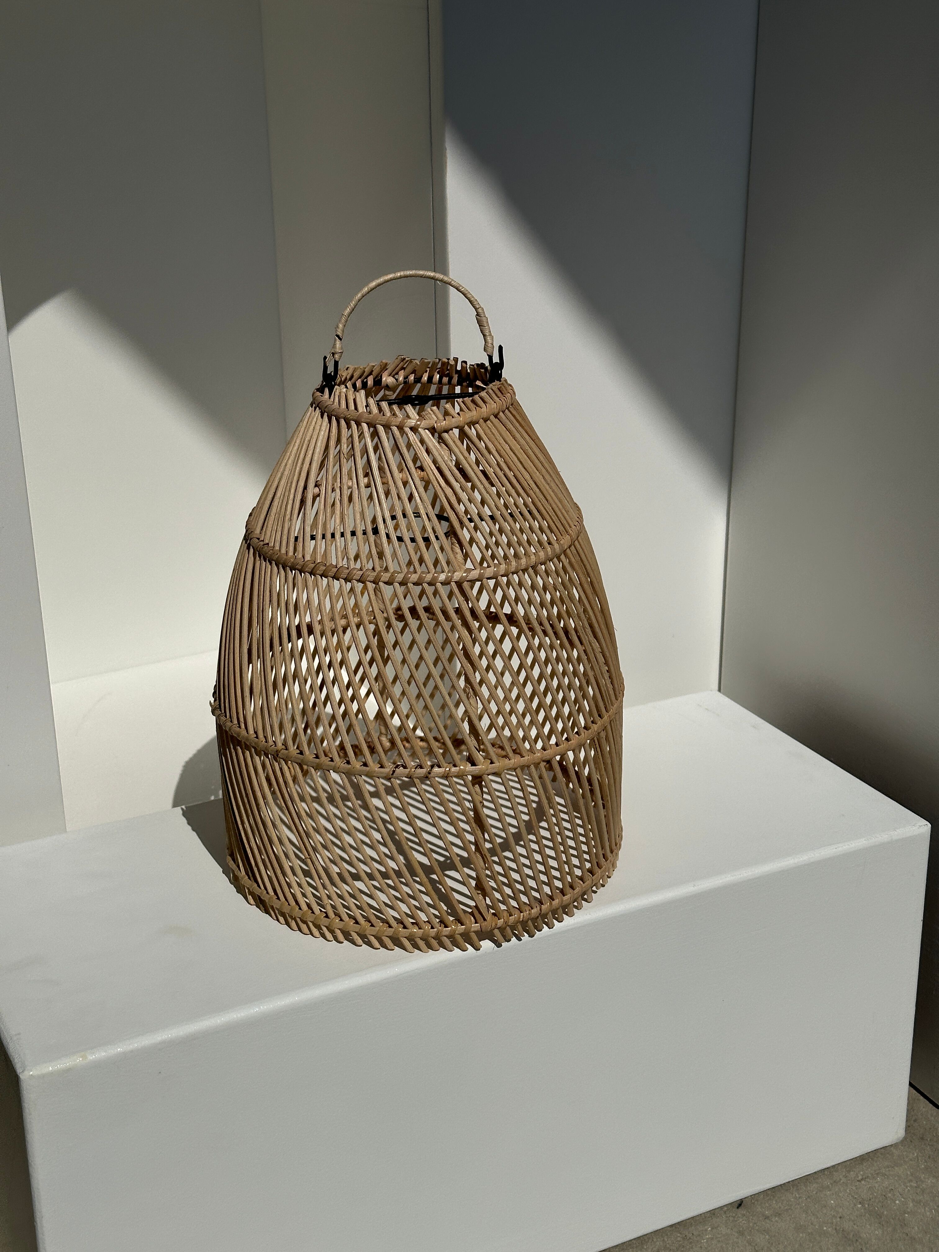 Suspension en rotin en forme de cloche d25 h28