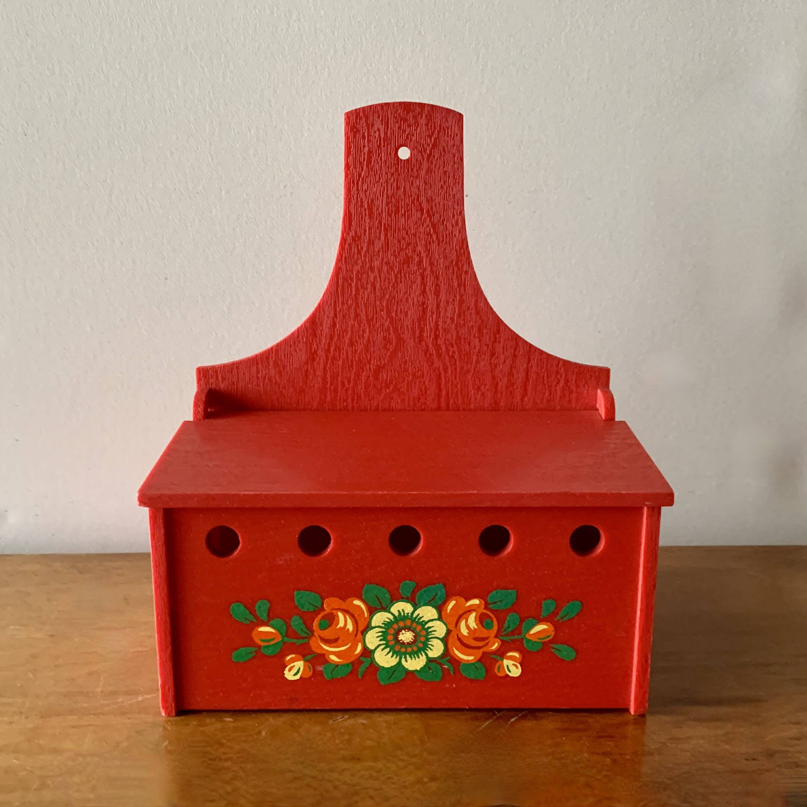 Red plastic onion or spice box with wood effect and floral decoration - EMSA - 1970