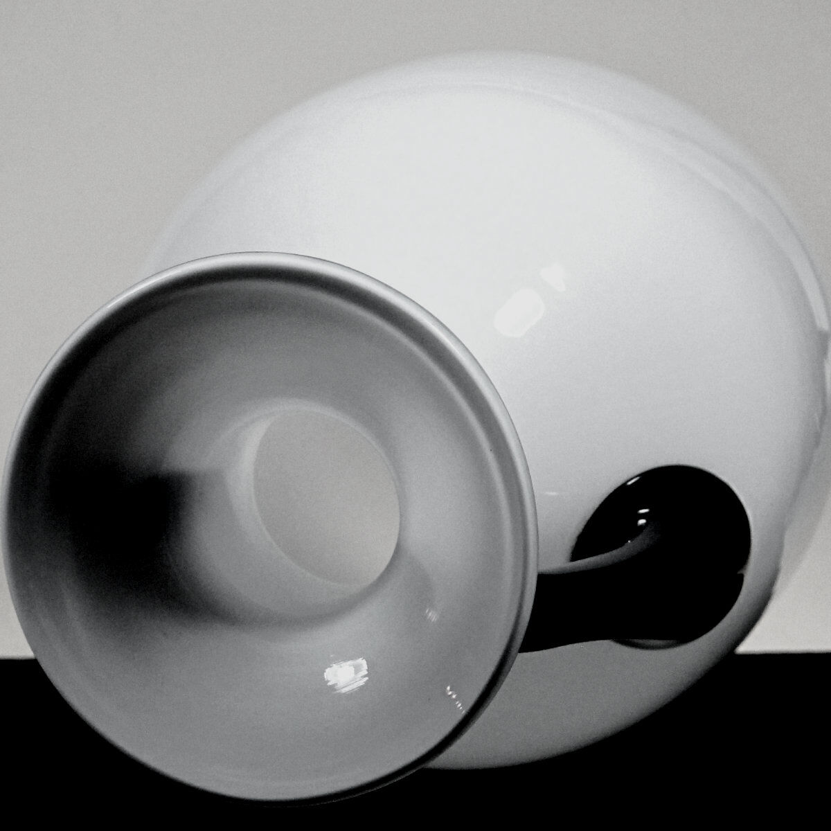 Vase art déco en verre opaline